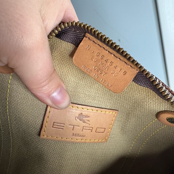 Vintage Etro Milano barrel handbag - Picture 8 of 15